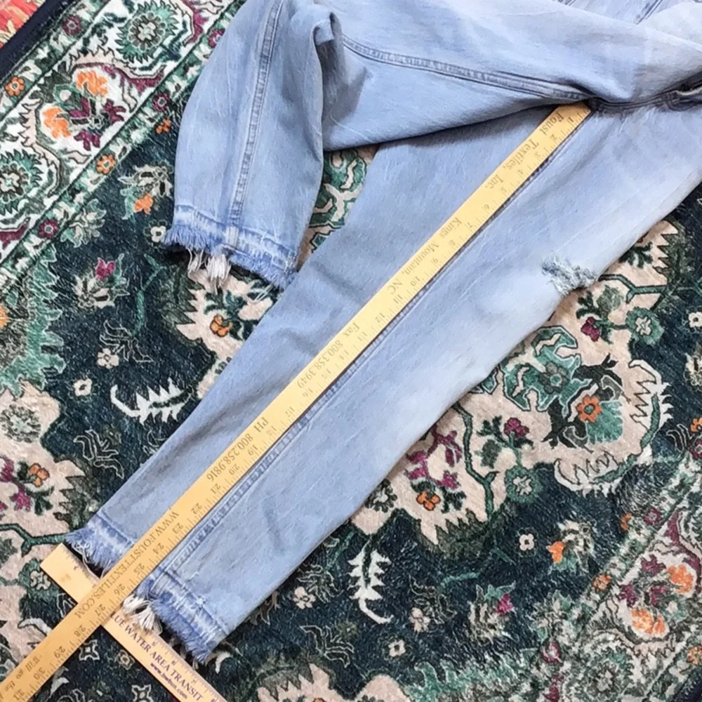 Abercrombie ‘High Rise Mom Jean’ Frayed Ankle Distressed Denim Sz.29/8R - Picture 9 of 12